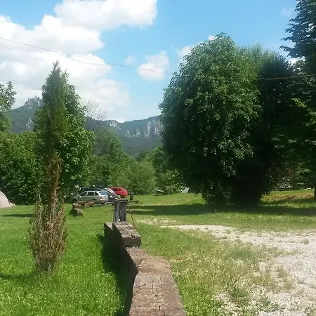 Stefanik بيت ضيافة 2*